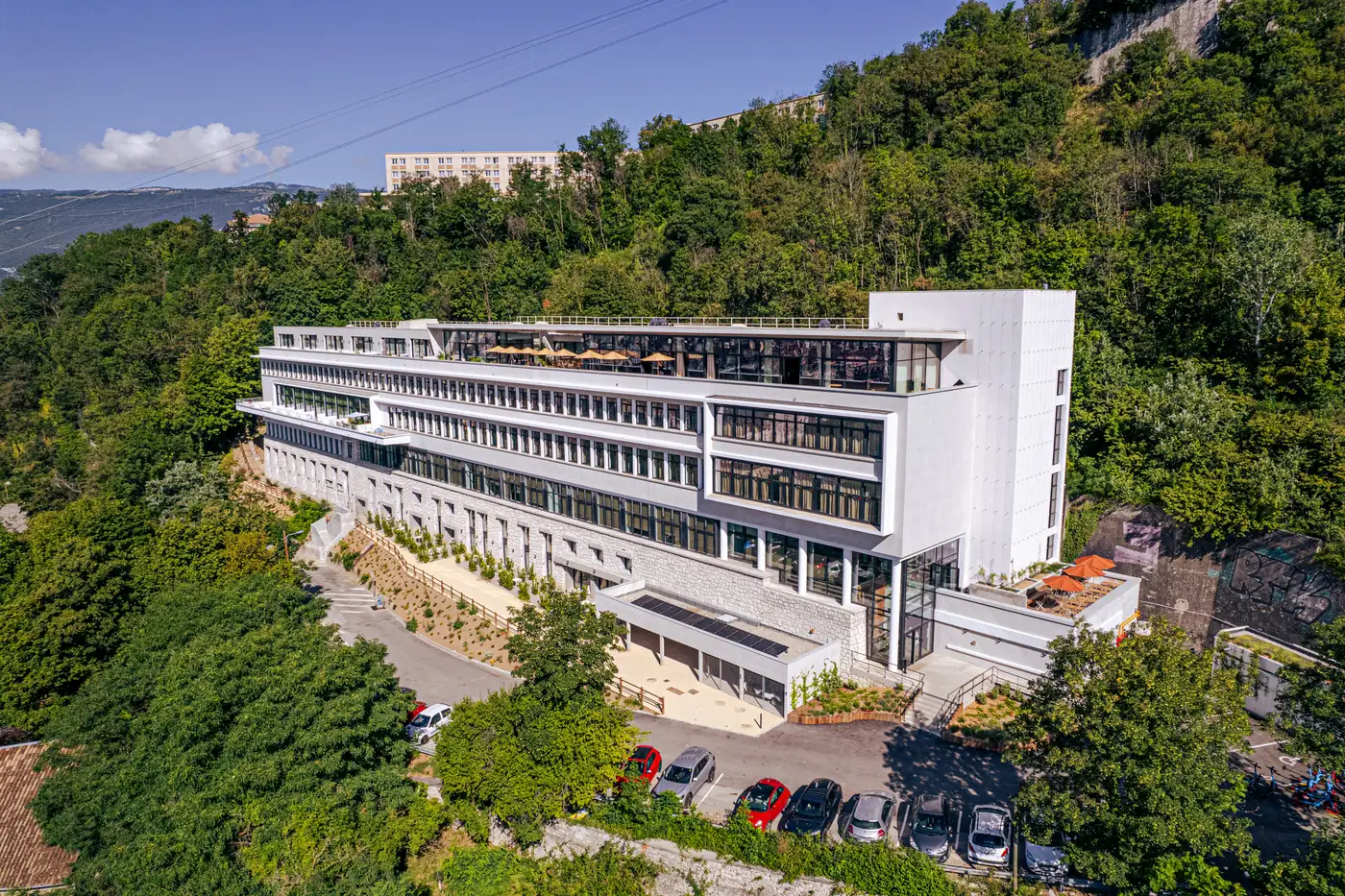 The Babel Community, l'ancien Institut Dolomieu réhabilité, sur les pentes de la Bastille à Grenoble