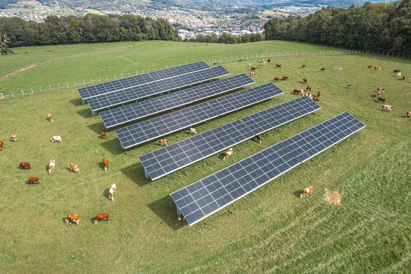 Le démonstrateur agrivoltaïque Voltalia de Poisy vu du ciel